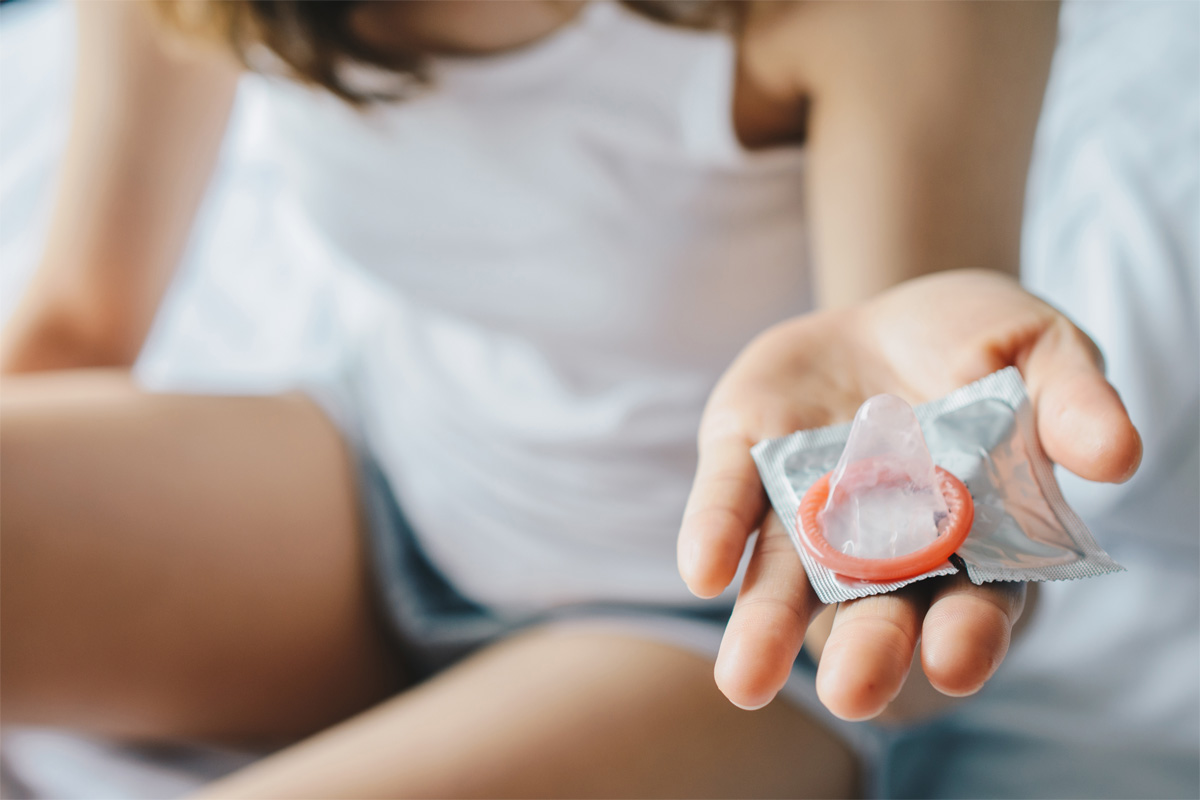 beneficios de usar condón durante el sexo oral