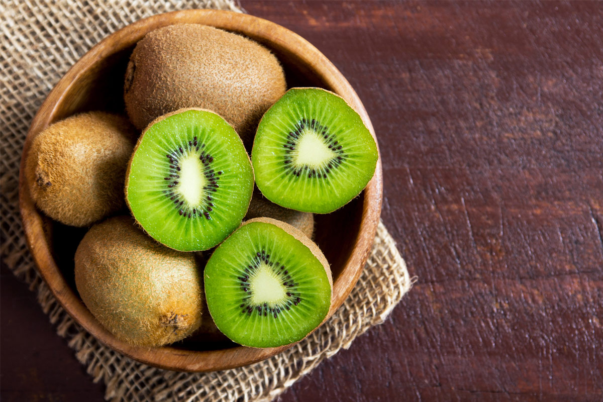 beneficios de comer kiwi
