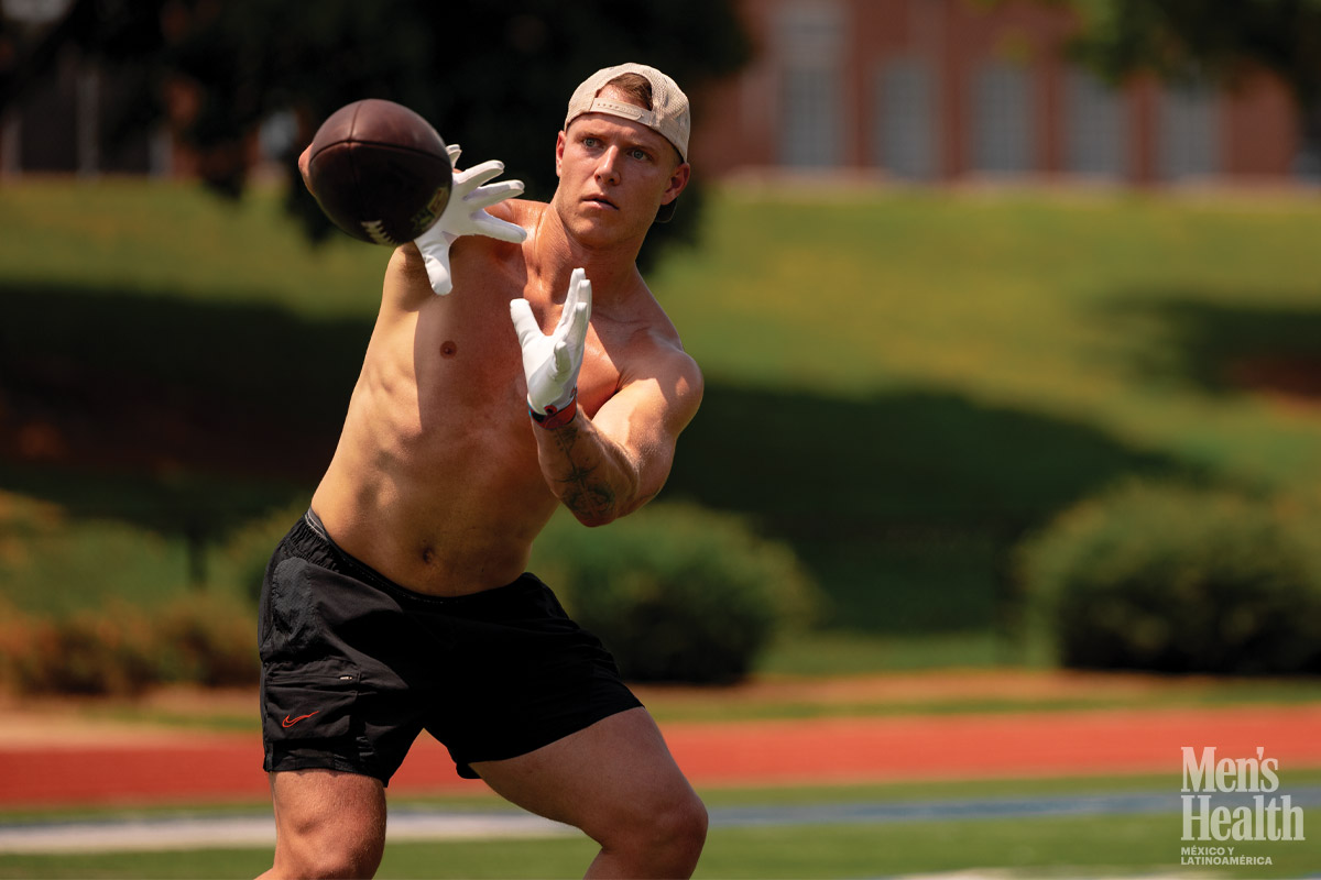 Christian McCaffrey entrenando