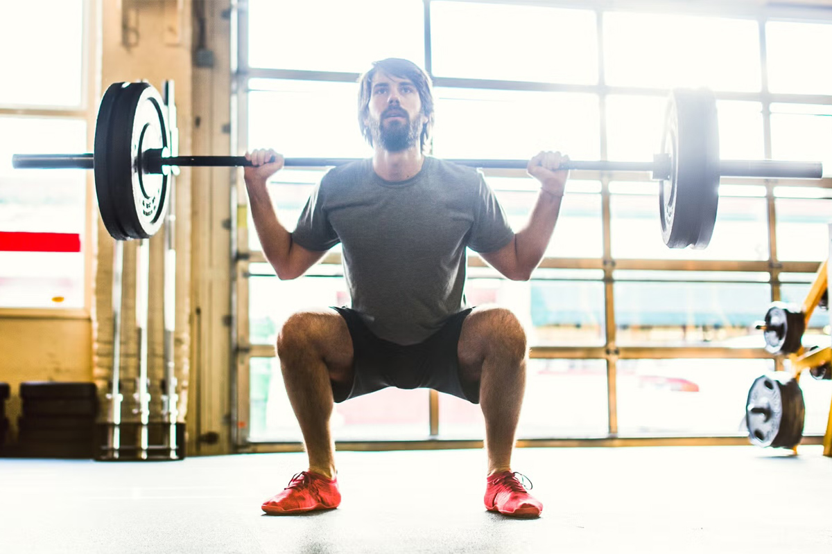 hombre entrenando una vez a la semana