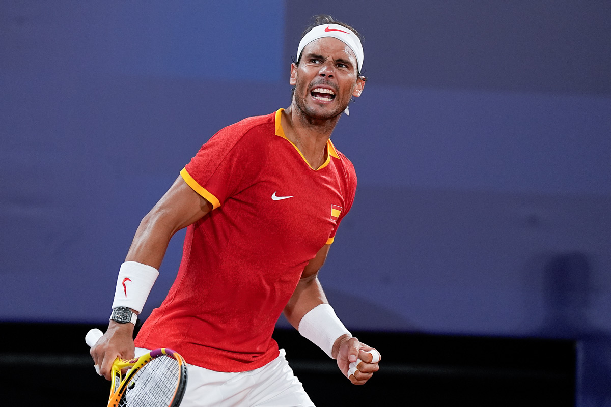 rafael nadal jugando tenis