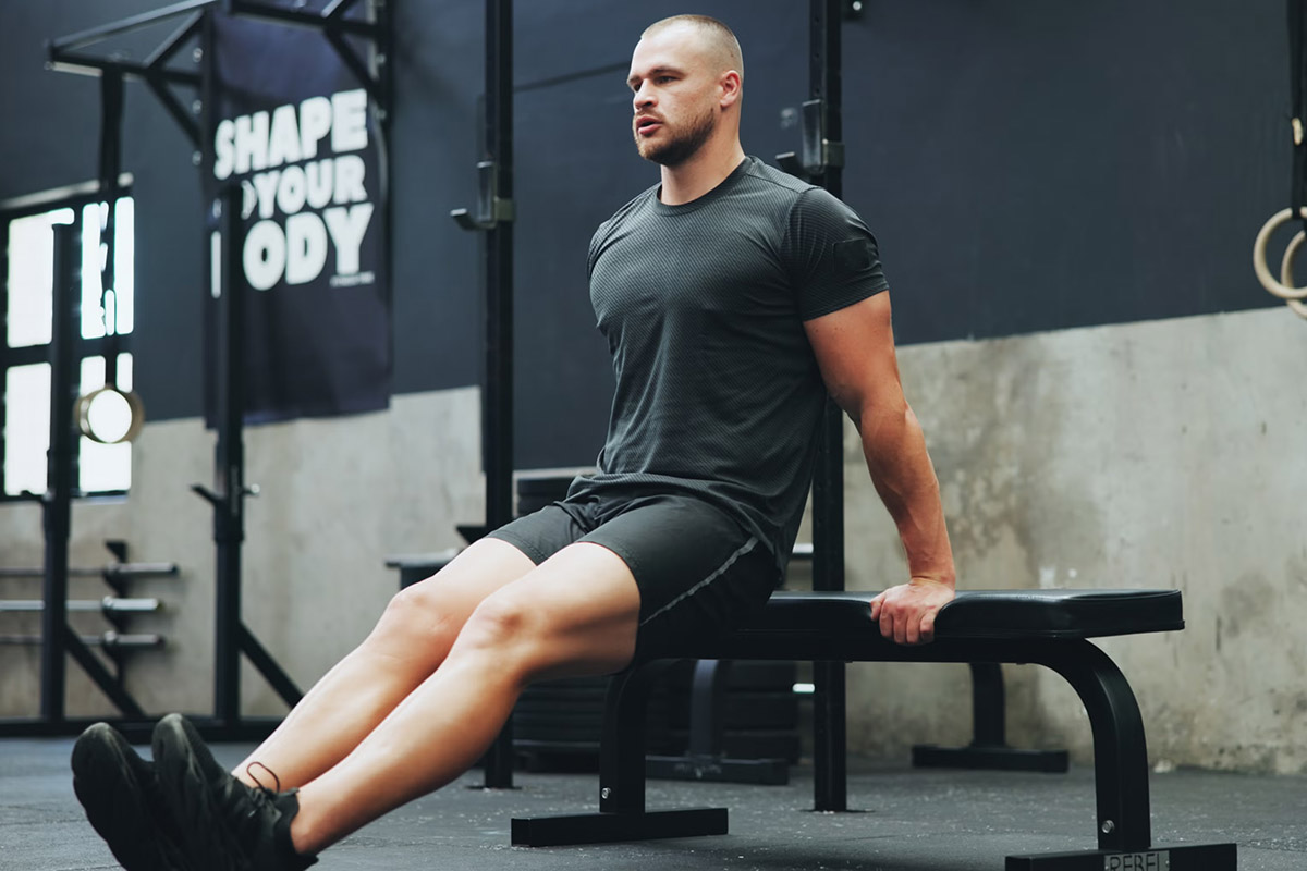 hombre realizando entrenamiento minimalista