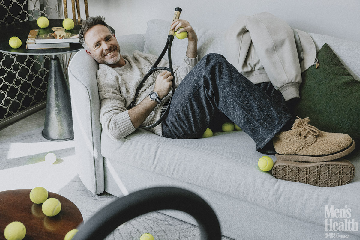 erik hayser con una raqueta de tenis