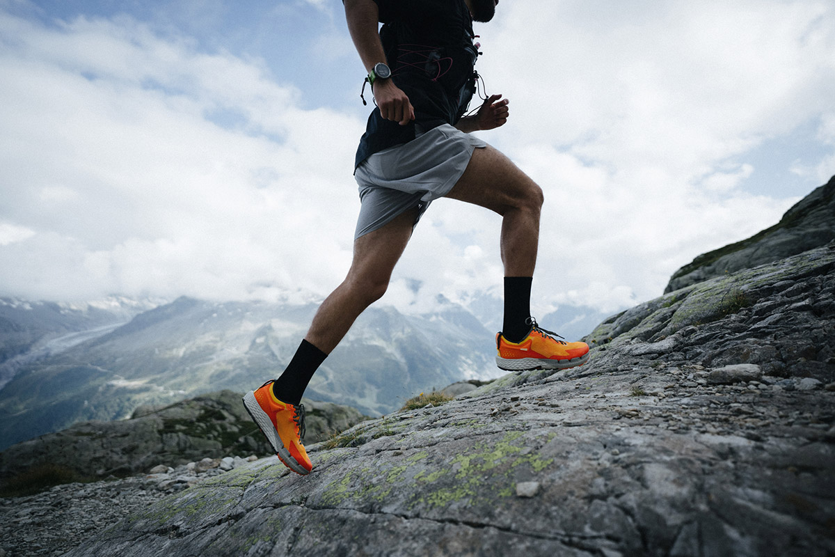 hombre practicando trail running