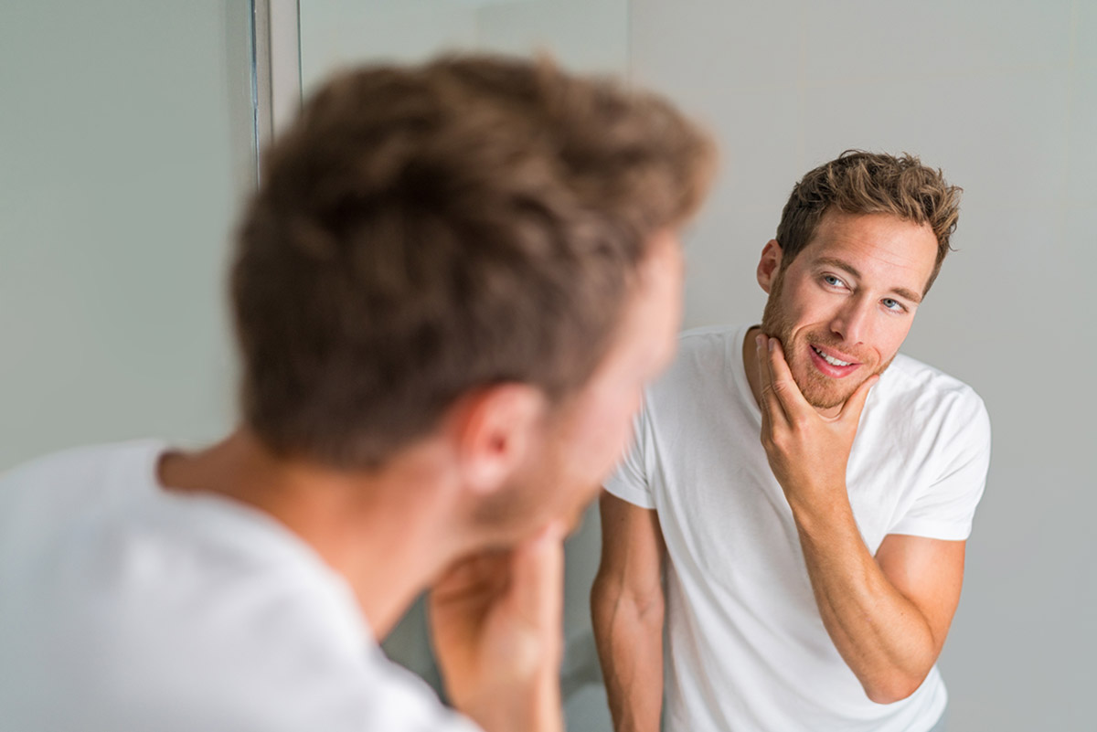 hombre con barba de las cinco