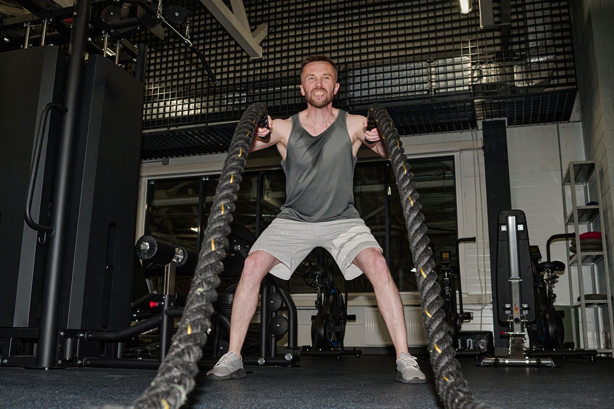 hombre llevando a cabo un entrenamiento hiit