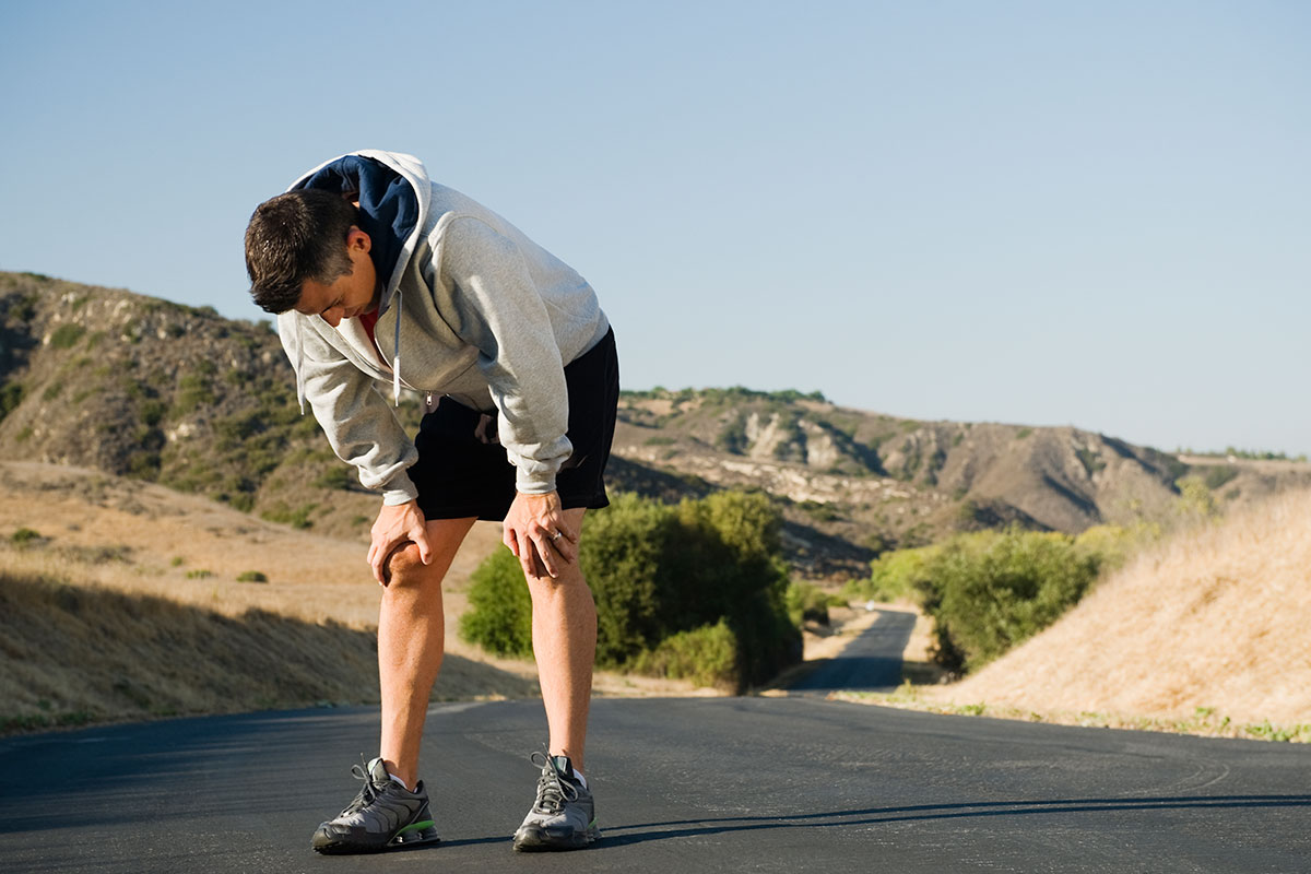 hombre cansado después de entrenar