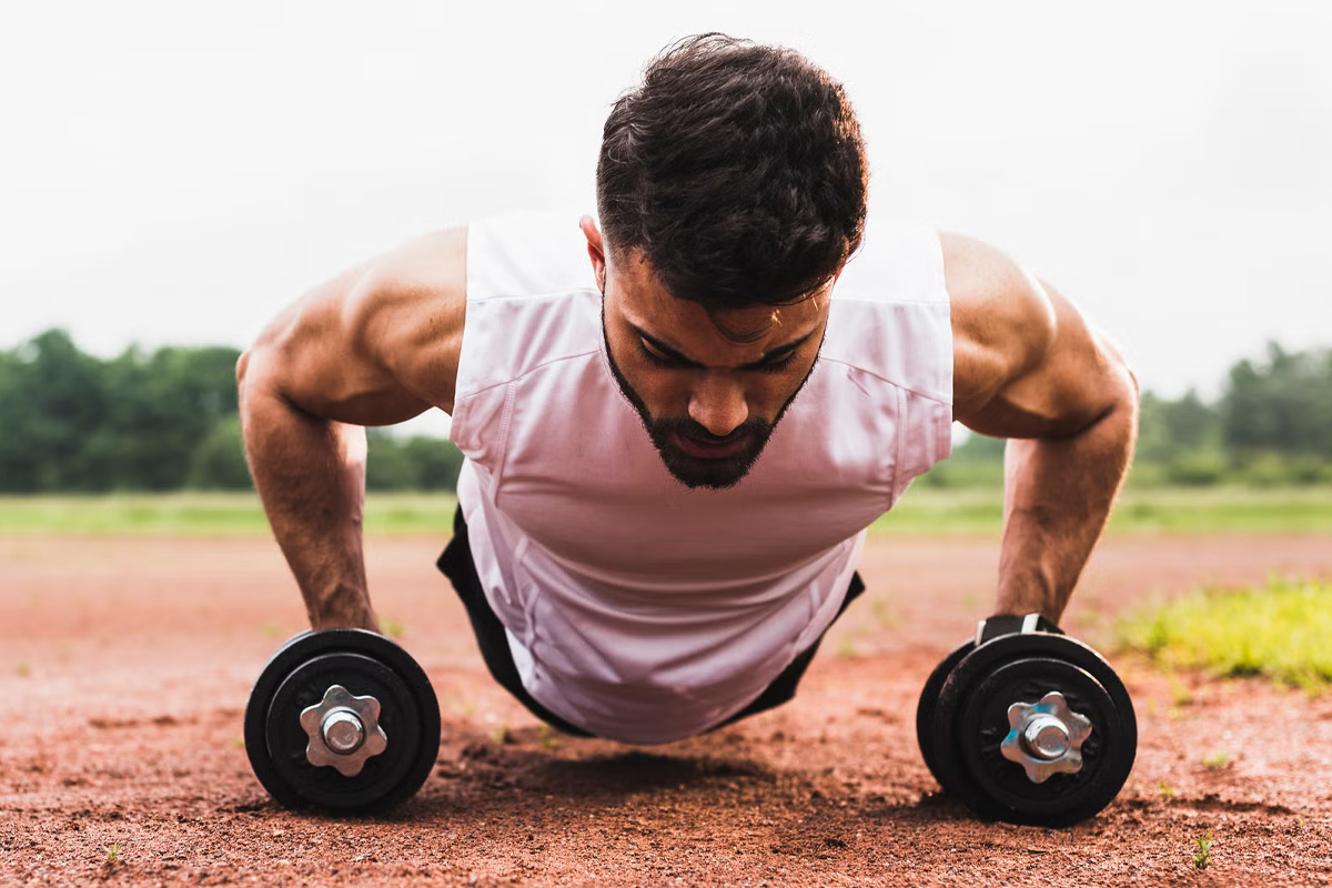 hombre haciendo devils press