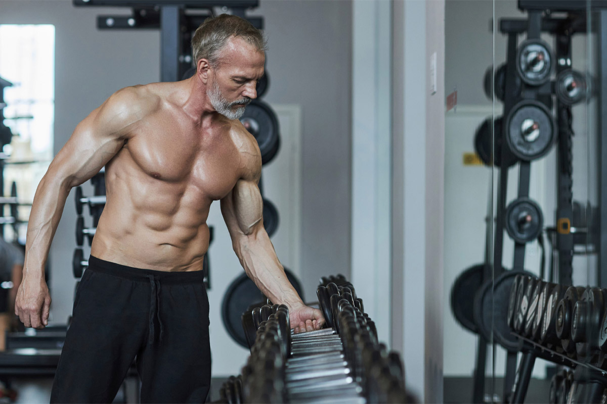 hombre de 40 años entrenando